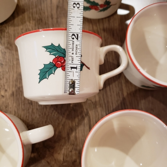 Taylor and Smith 6-Holly & berries Christmas cups. 2&1/2" tall and 3&1/2 wide - Picture 8 of 10